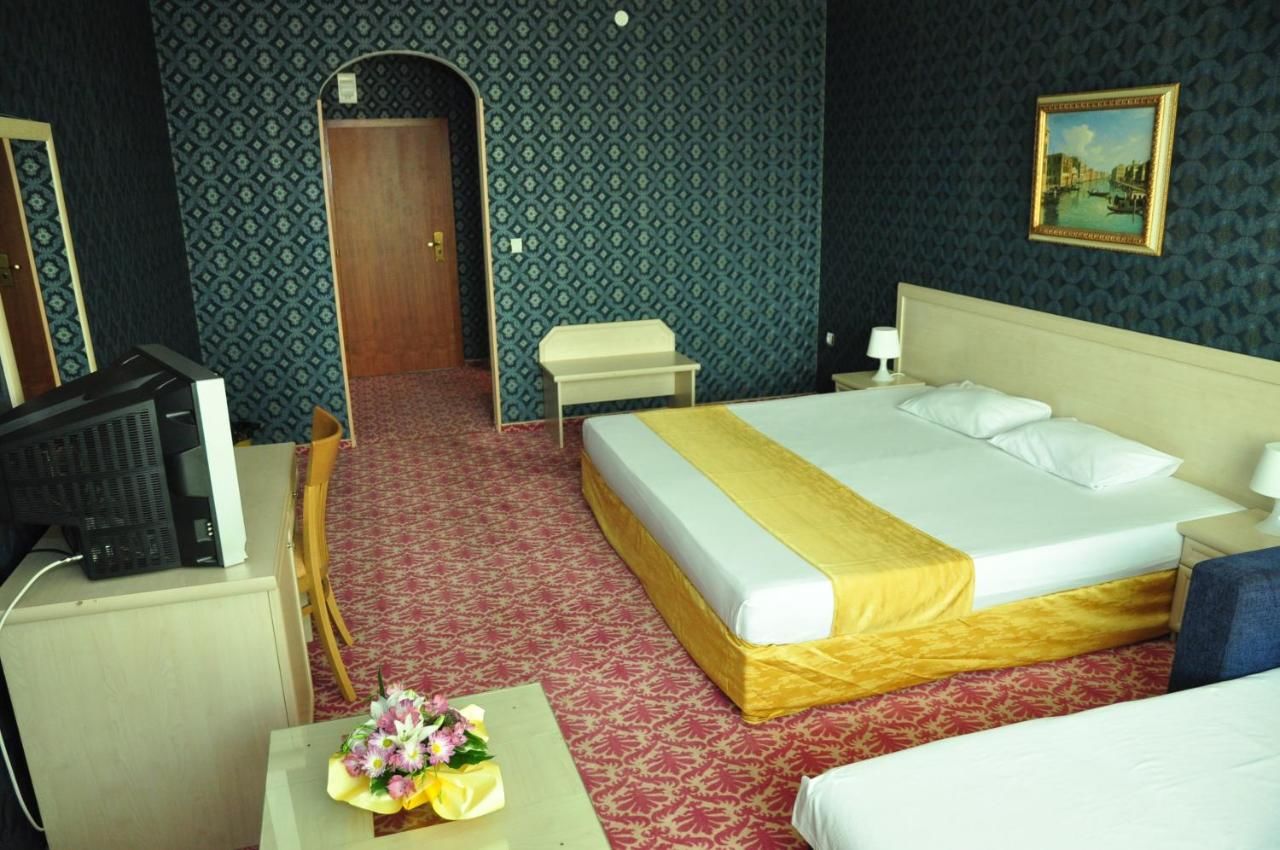 Отель Hotel Montecito София-23