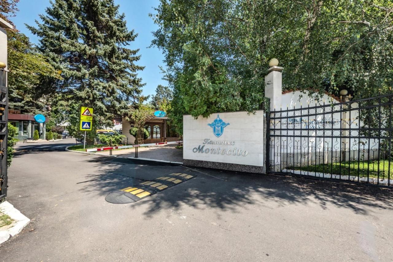 Отель Hotel Montecito София-8